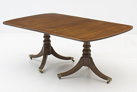 Henredon Queen Anne Style Dining Set