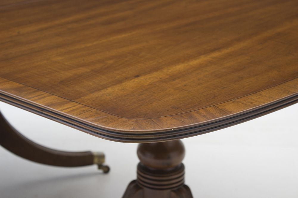 Henredon Queen Anne Style Dining Set