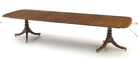 Henredon Queen Anne Style Dining Set