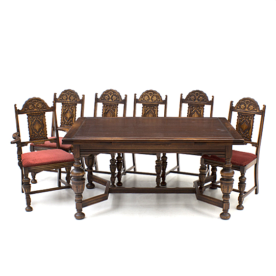Bernhardt Furniture Jacobean Style Oak Dining Table and Chairs
