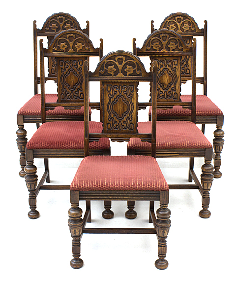Bernhardt Furniture Jacobean Style Oak Dining Table and Chairs