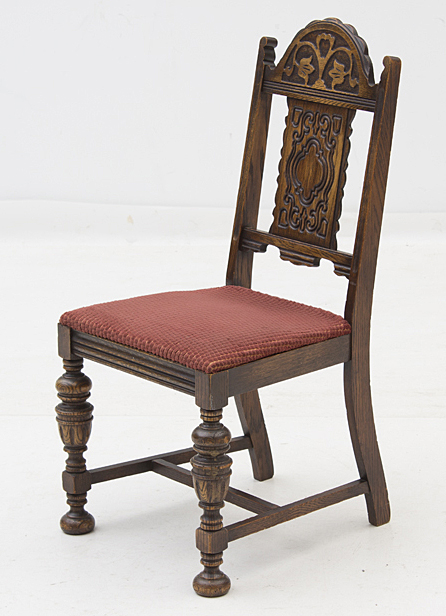 Bernhardt Furniture Jacobean Style Oak Dining Table and Chairs