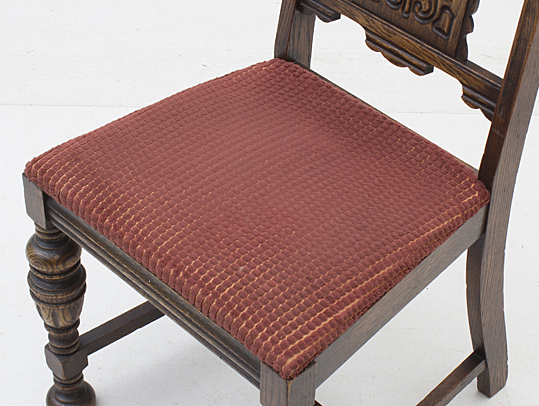 Bernhardt Furniture Jacobean Style Oak Dining Table and Chairs