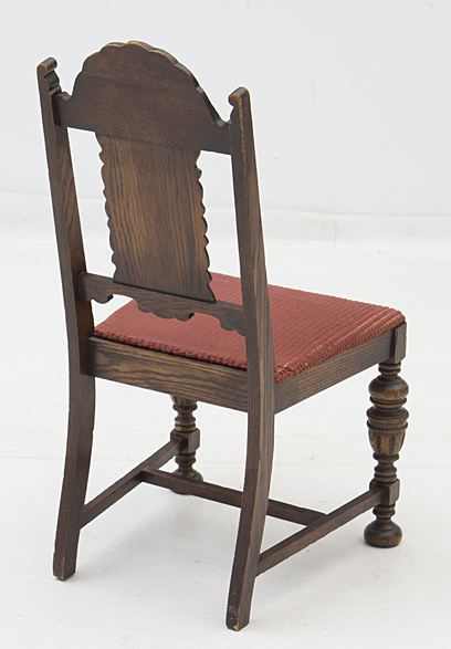 Bernhardt Furniture Jacobean Style Oak Dining Table and Chairs