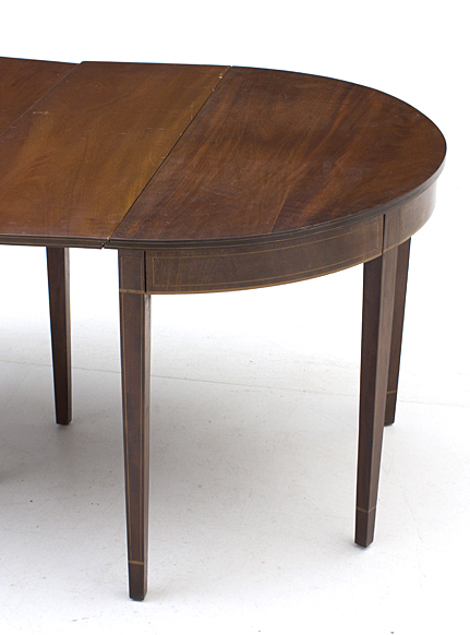 Vintage Federal Style Mahogany Gate-Leg Dining Table