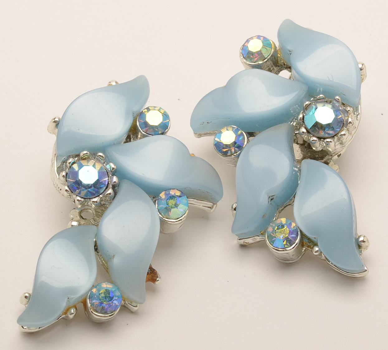 Vintage 1960s Thermoset Demi Parure