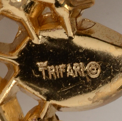 Vintage Crown Trifari Faux Pearl Gold Tone Jewelry