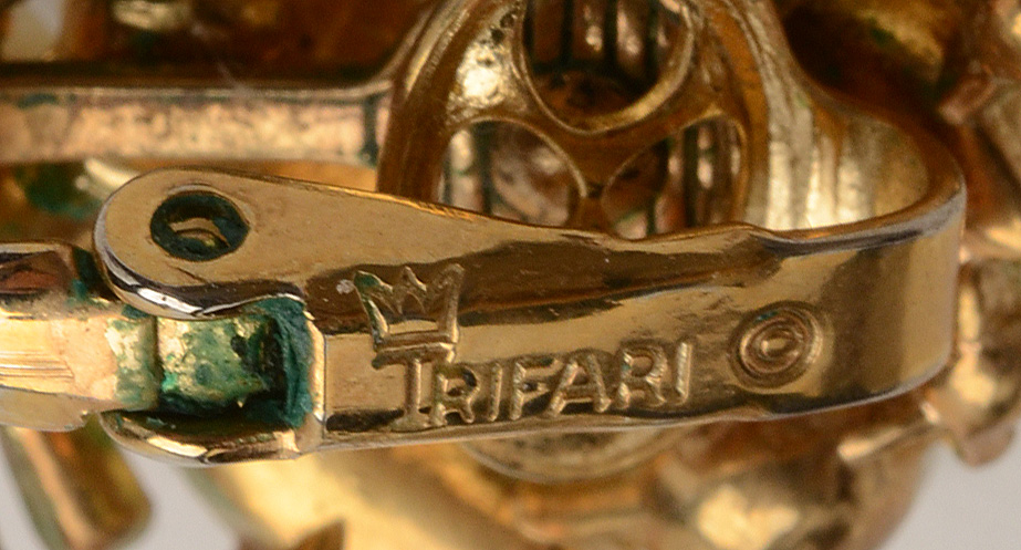 Vintage Crown Trifari Faux Pearl Gold Tone Jewelry