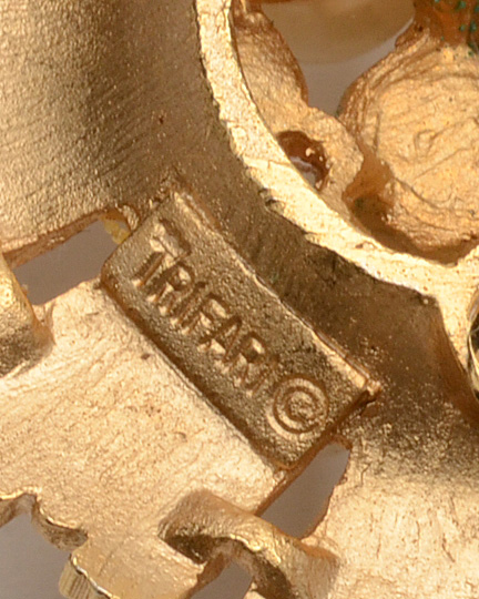 Vintage Crown Trifari Faux Pearl Gold Tone Jewelry