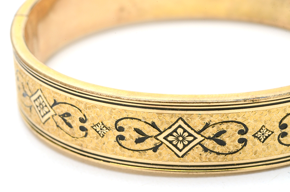 Late Victorian Plainville Stock Co. Taille D'Epargne Bangle
