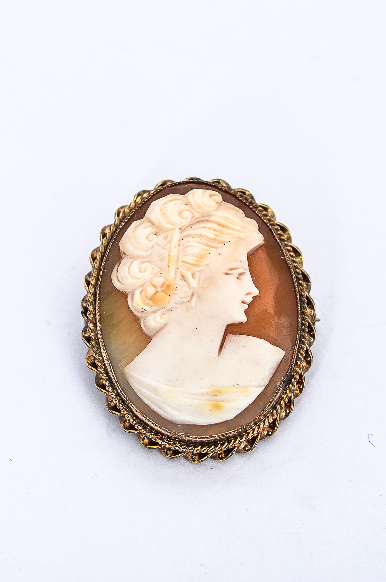 Vintage AMCO 10K Gold Filled and Carved Shell Cameo Pendant Brooch