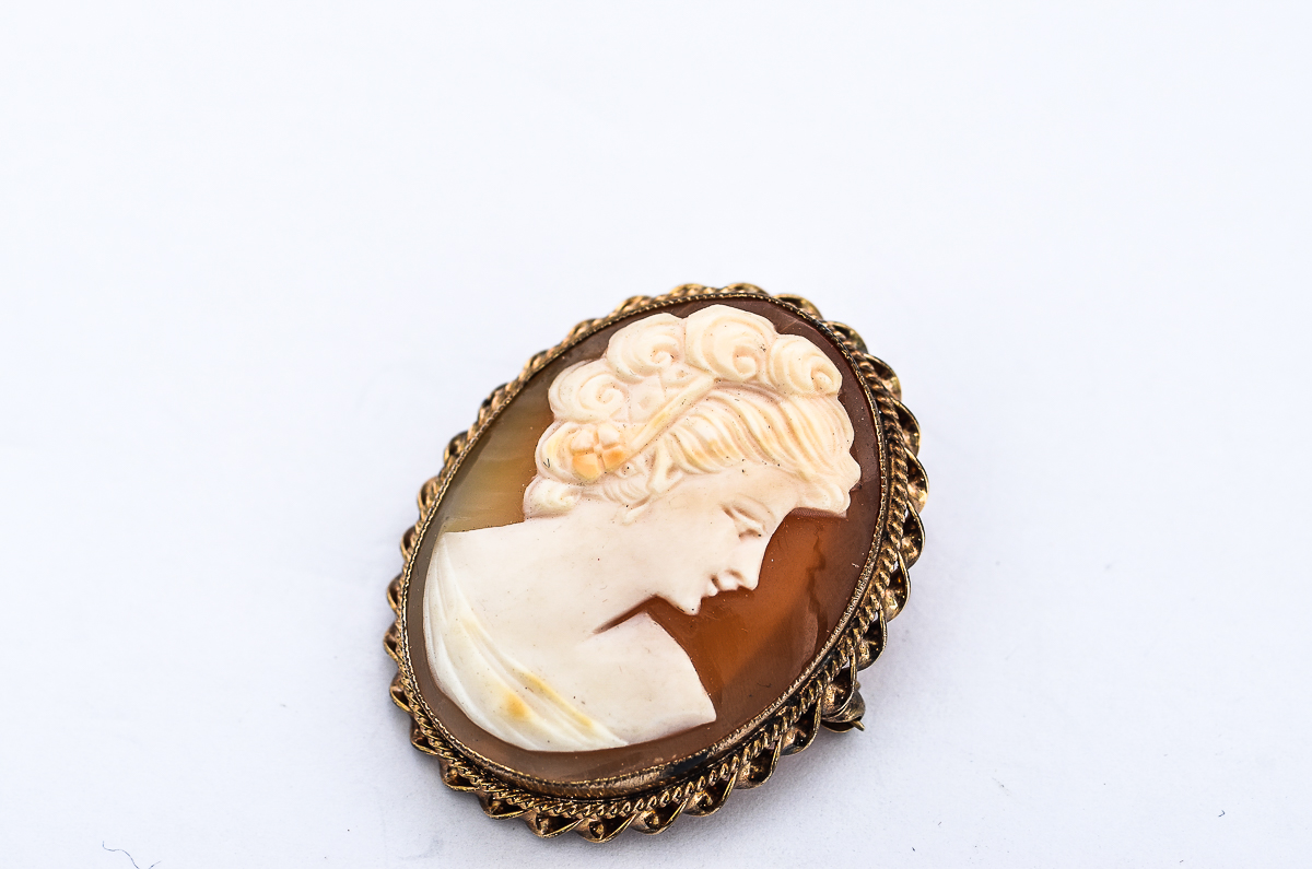 Vintage AMCO 10K Gold Filled and Carved Shell Cameo Pendant Brooch
