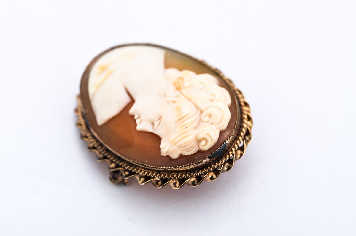 Vintage AMCO 10K Gold Filled and Carved Shell Cameo Pendant Brooch