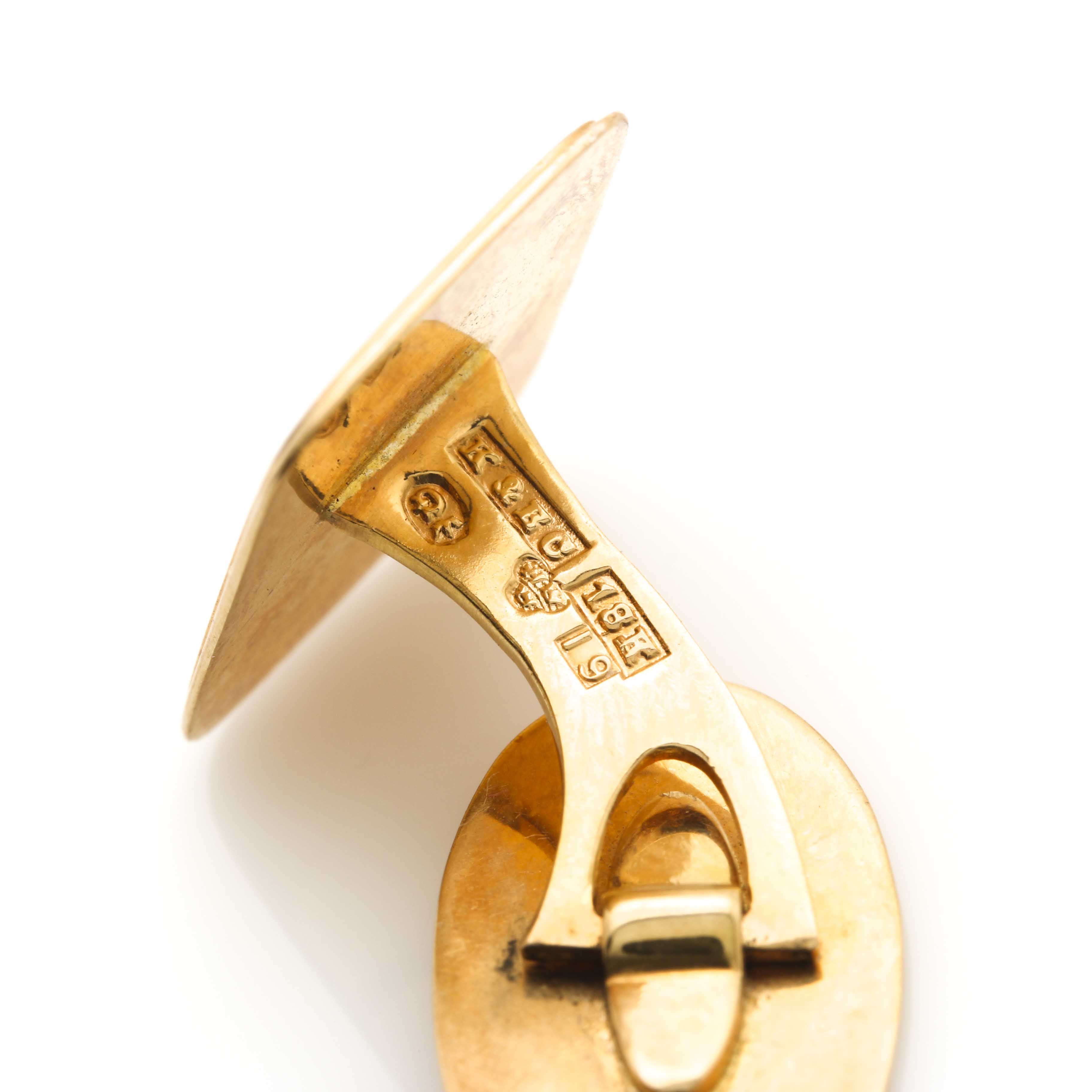 Vintage Swedish 18K Yellow Gold Engraved Cufflinks by K & E Carlson Company