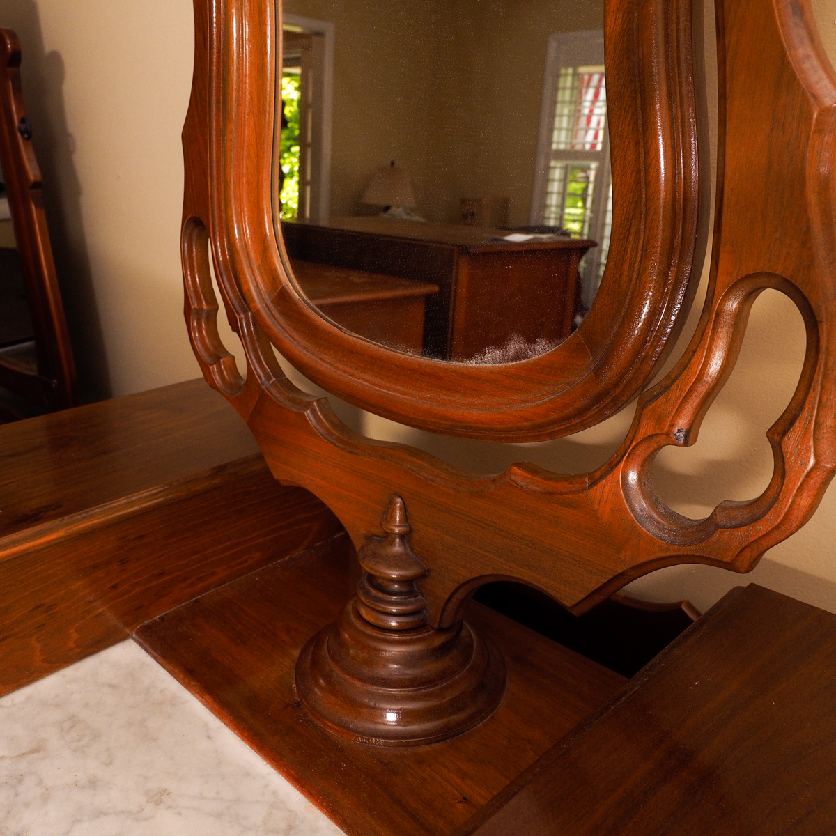 Antique Victorian Style Mahogany Dresser With Mirror