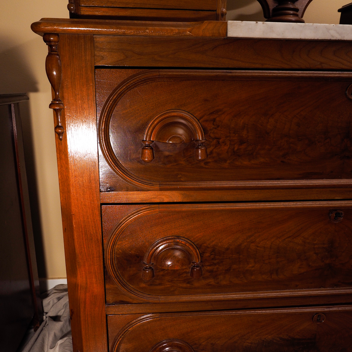 Antique Victorian Style Mahogany Dresser With Mirror