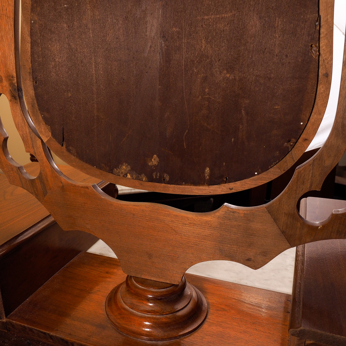 Antique Victorian Style Mahogany Dresser With Mirror