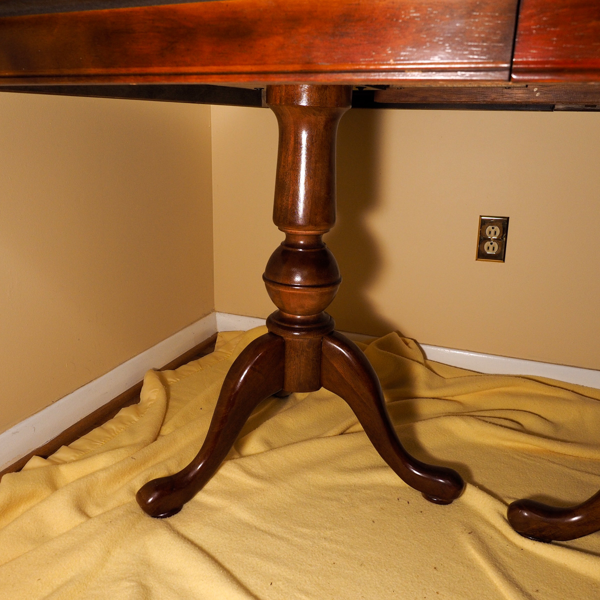 Vintage Duncan Phyfe Style Double Pedestal Dining Table With Leaf Inserts