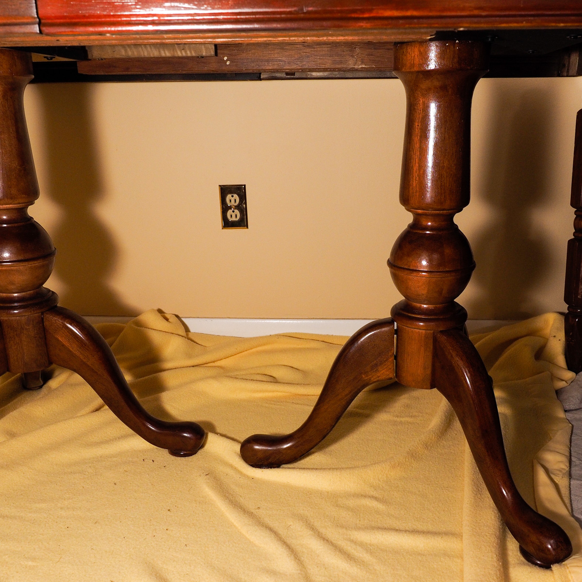 Vintage Duncan Phyfe Style Double Pedestal Dining Table With Leaf Inserts