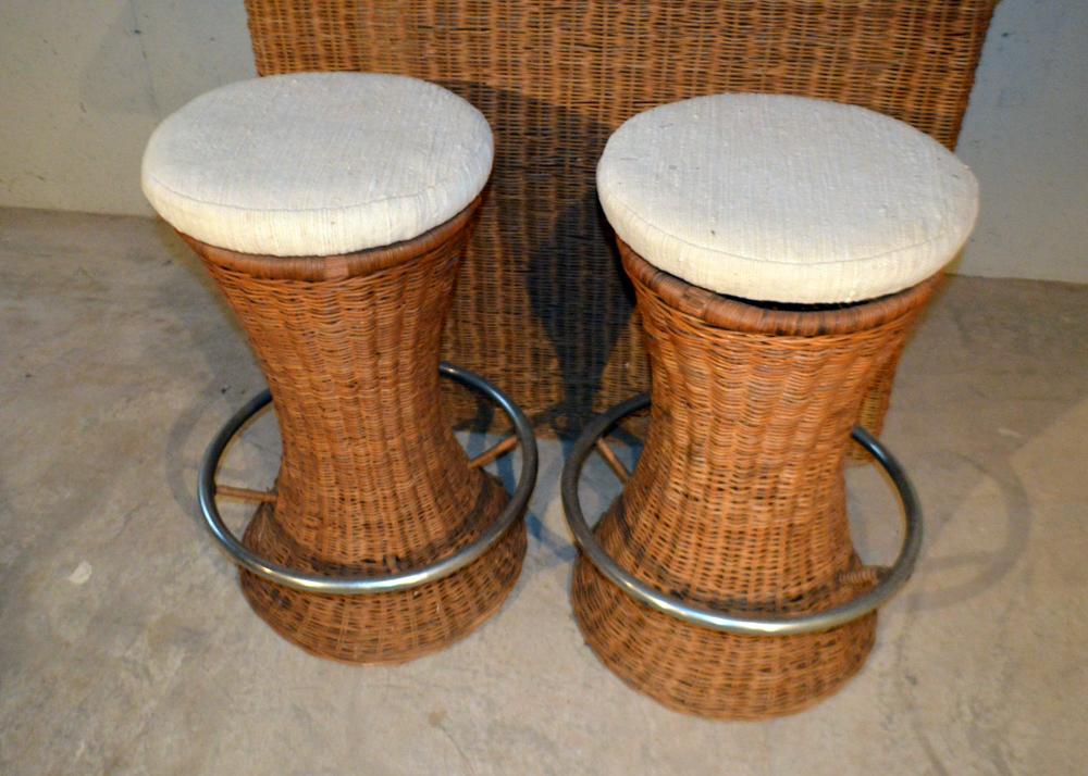 Vintage Wicker Bar and Two Bar Stools