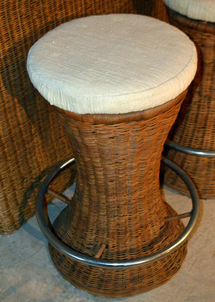 Vintage Wicker Bar and Two Bar Stools