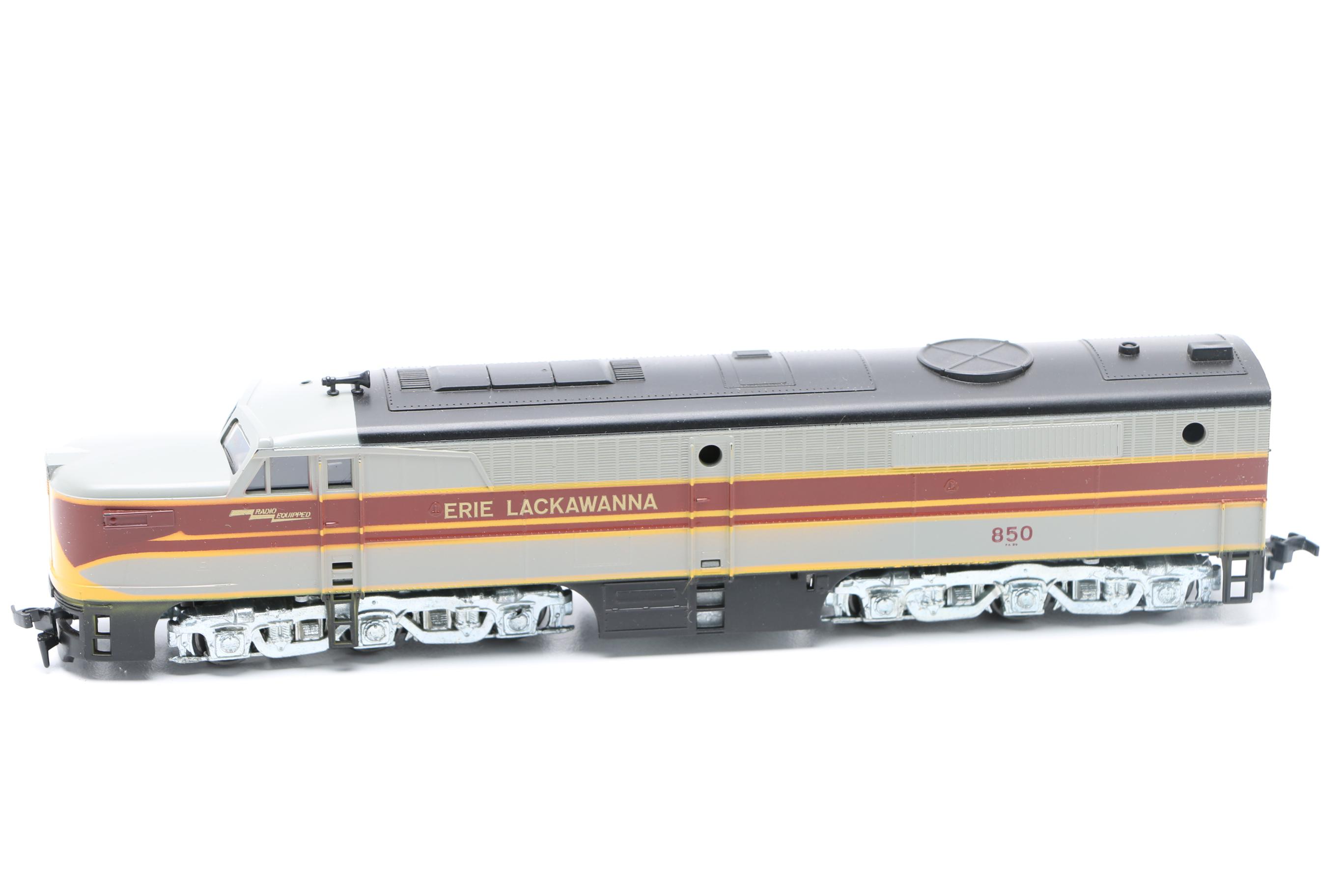 Ho Scale AHM Model Train Cars