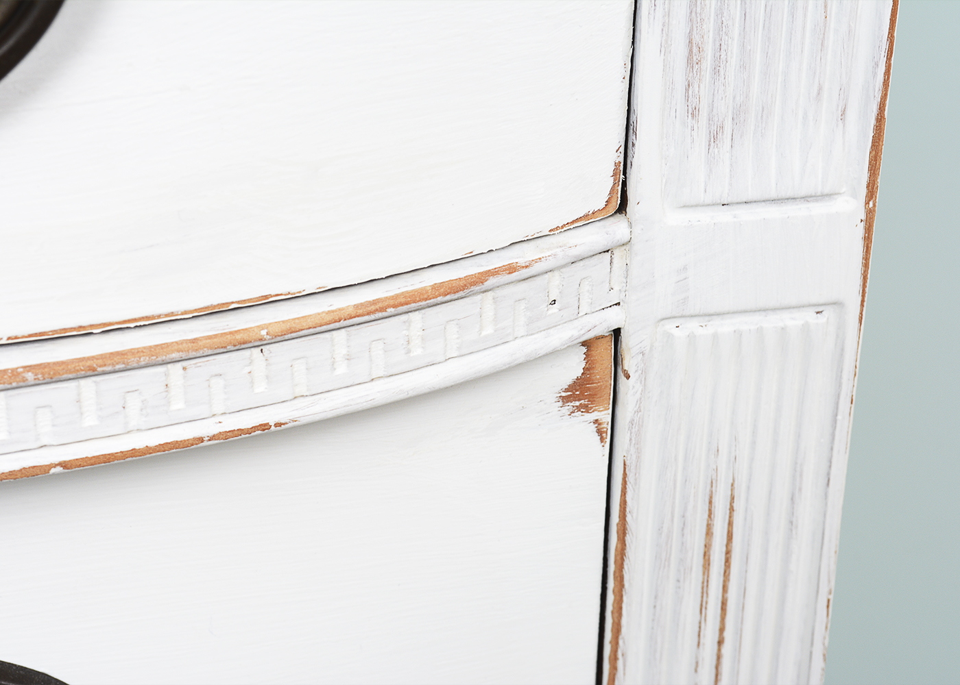 Huntley Furniture Chest of Drawers With Distressed Finish