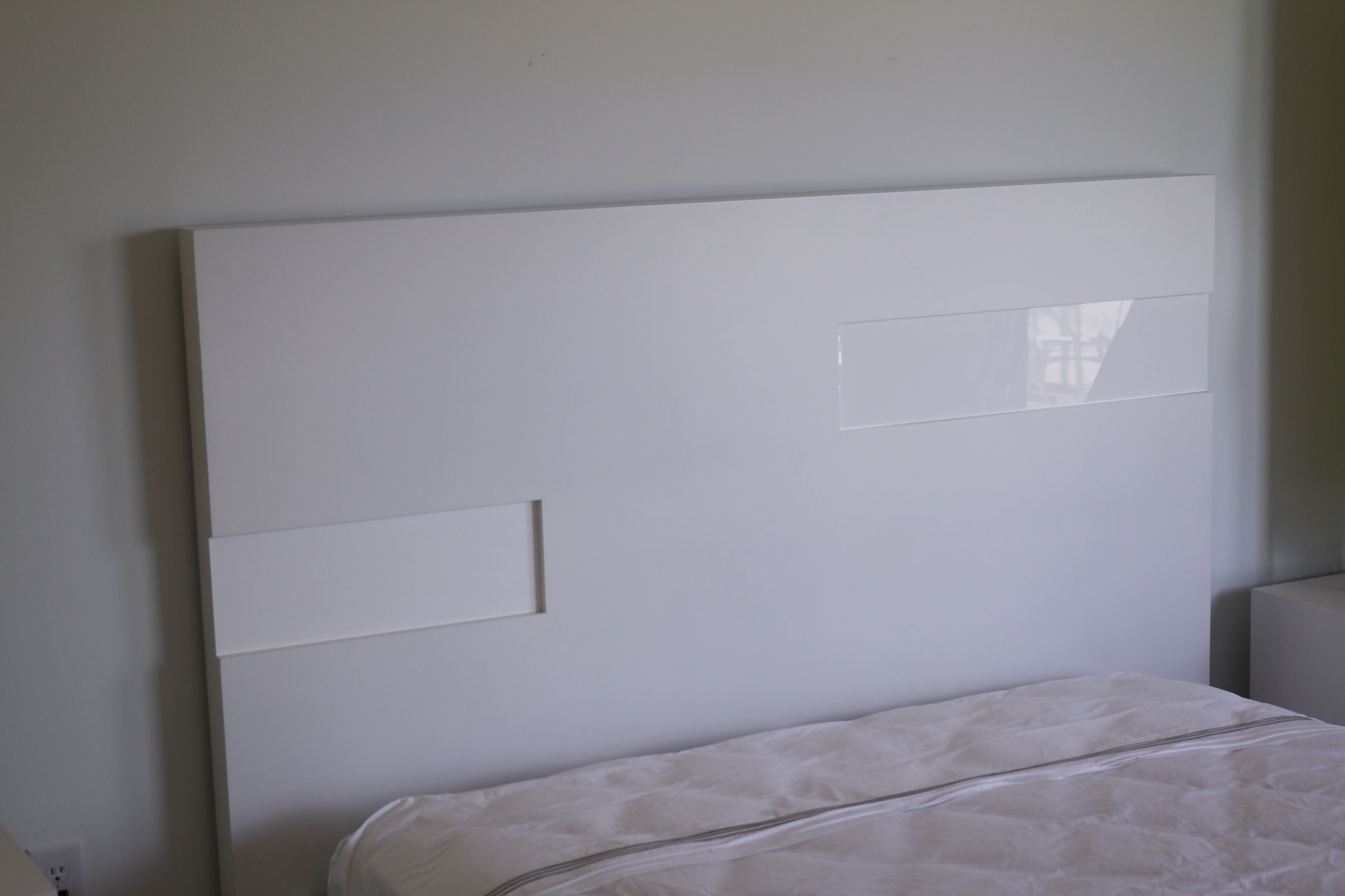 Modernist Style Queen Size Bed Frame From Cantoni