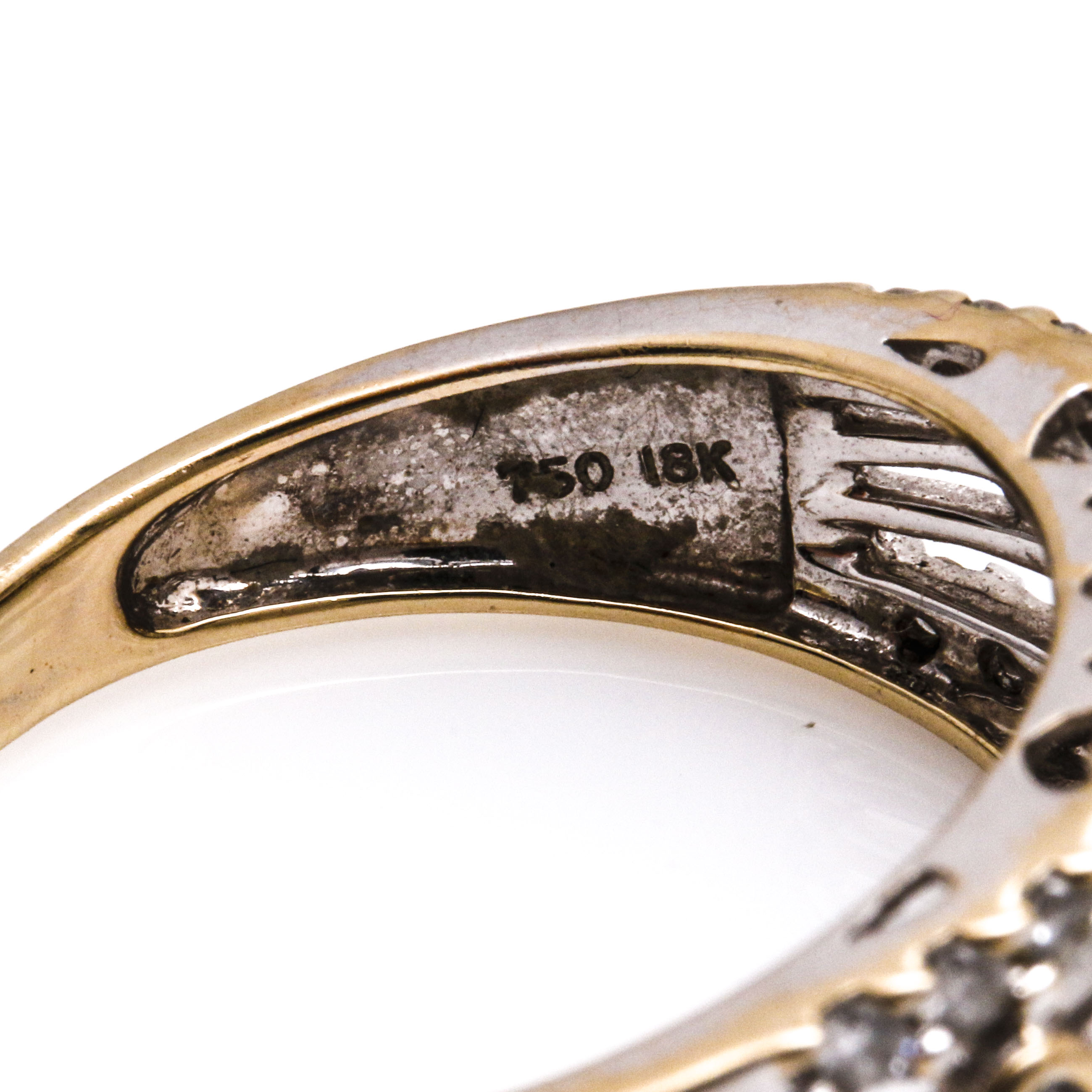 18K White Gold Diamond Ring