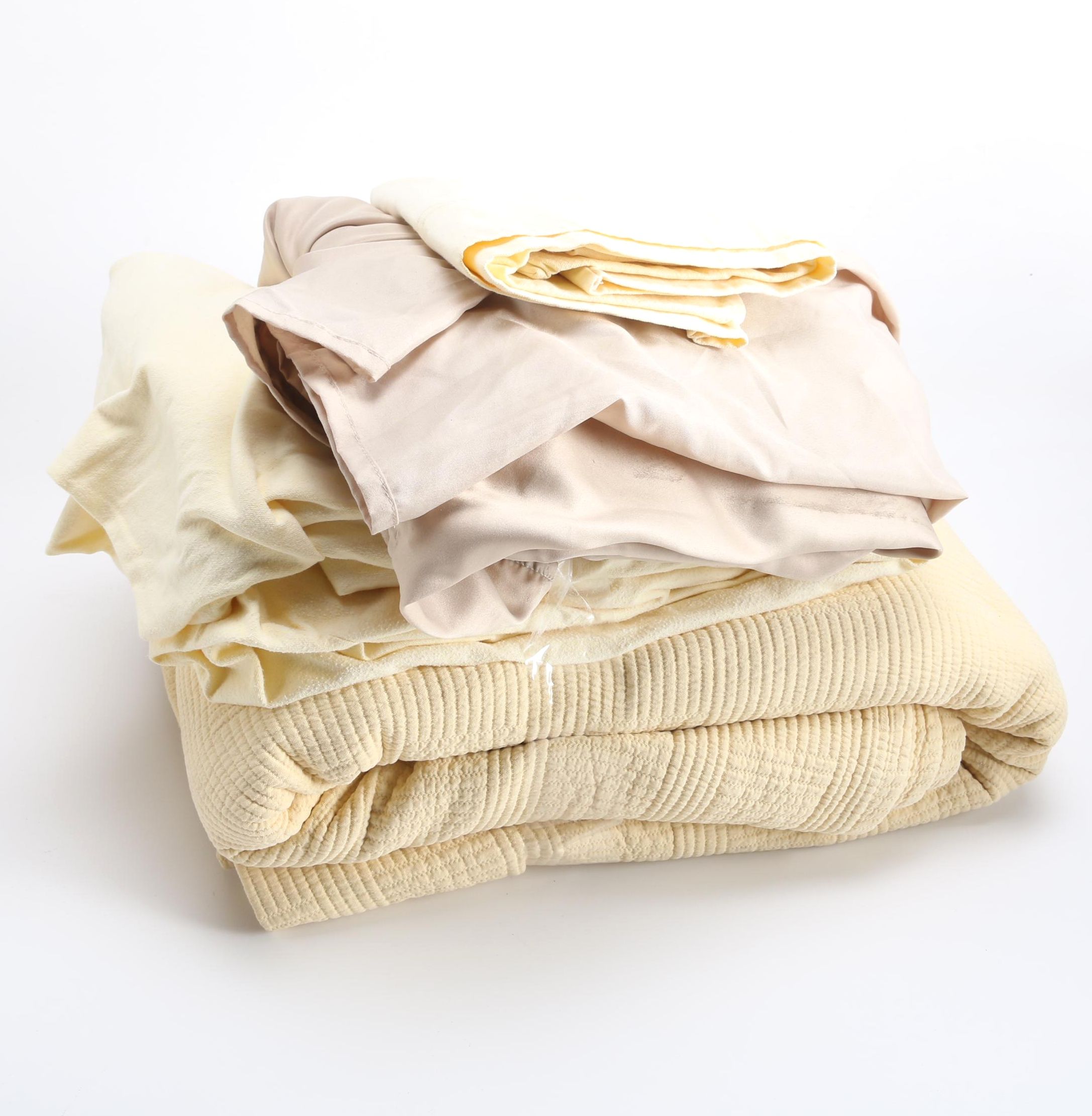 Queen Coverlet And Bedding