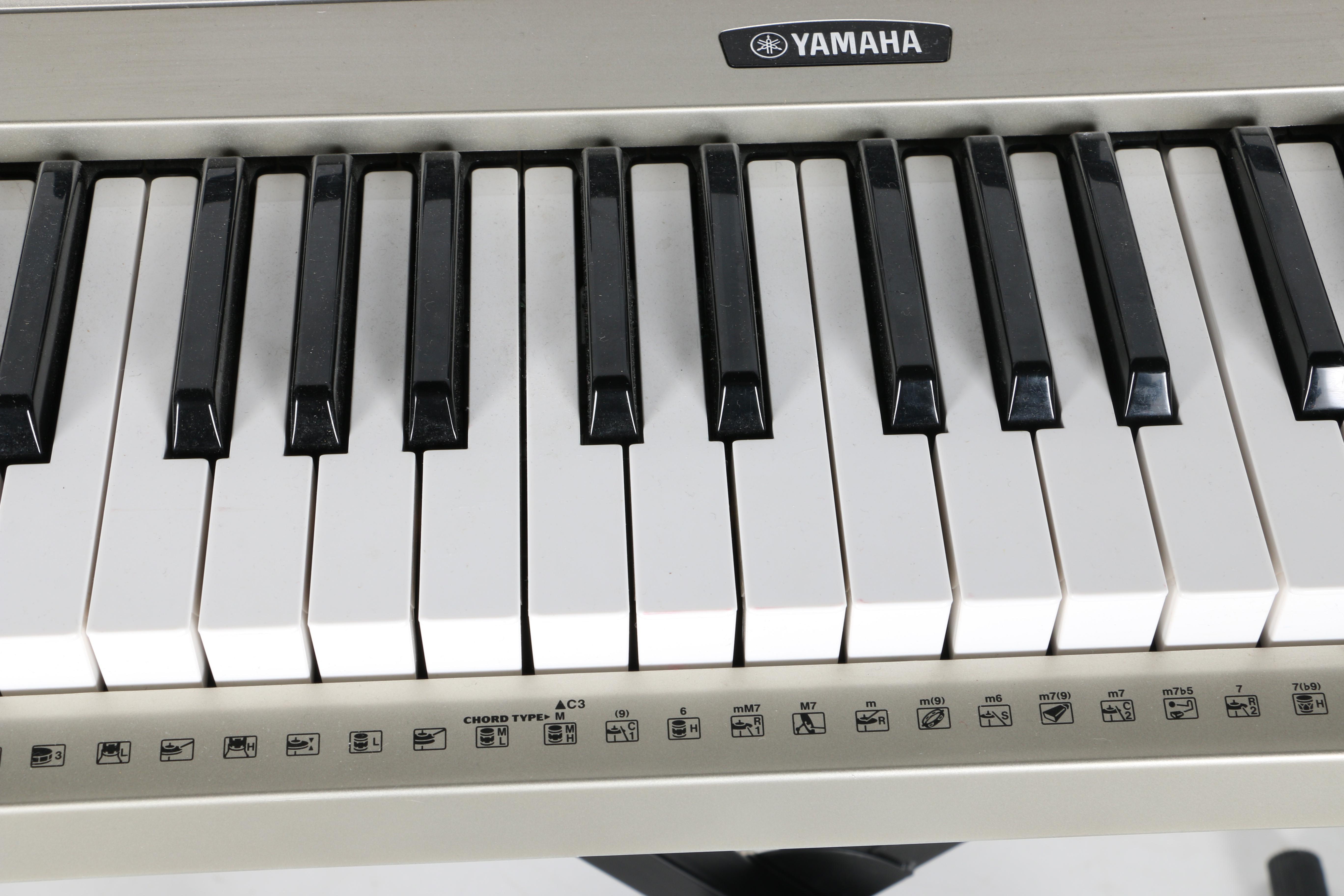 Yamaha Electronic Keyboard and Stand