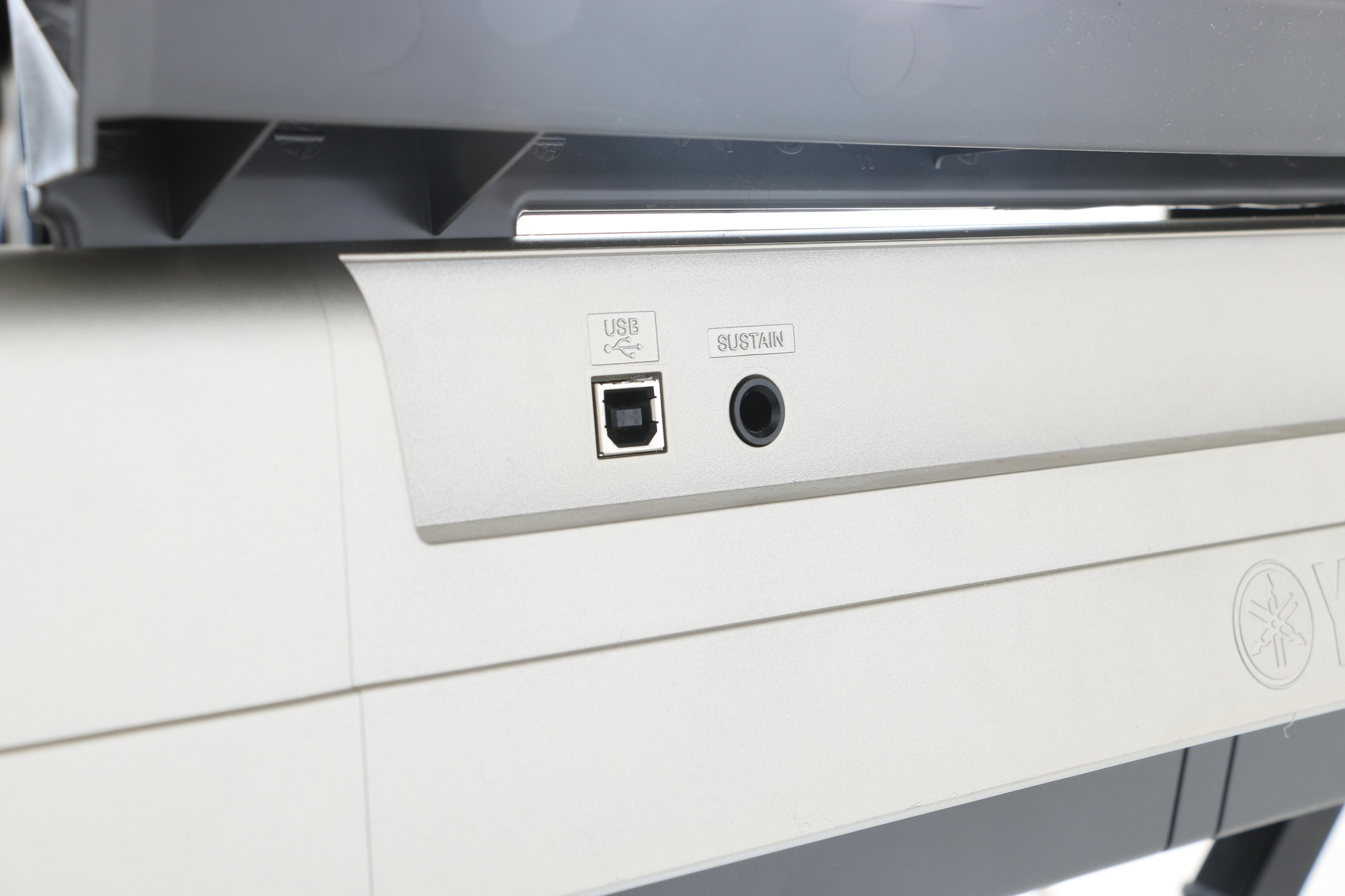 Yamaha Electronic Keyboard and Stand