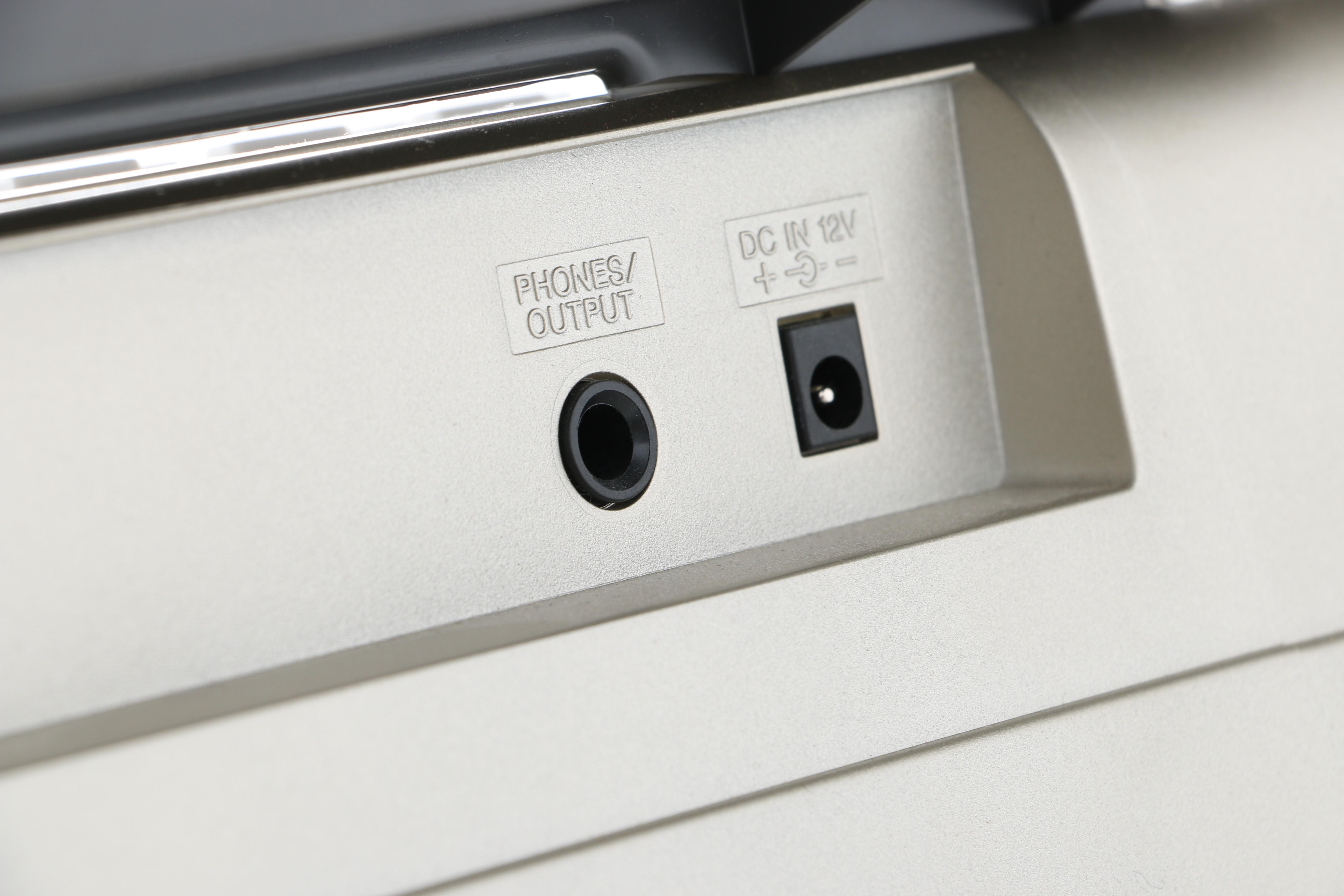 Yamaha Electronic Keyboard and Stand