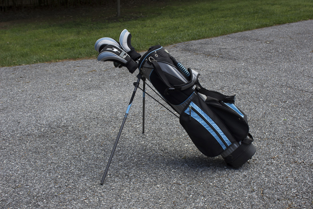 Set of Walter Hagen Golf Clubs With Bag