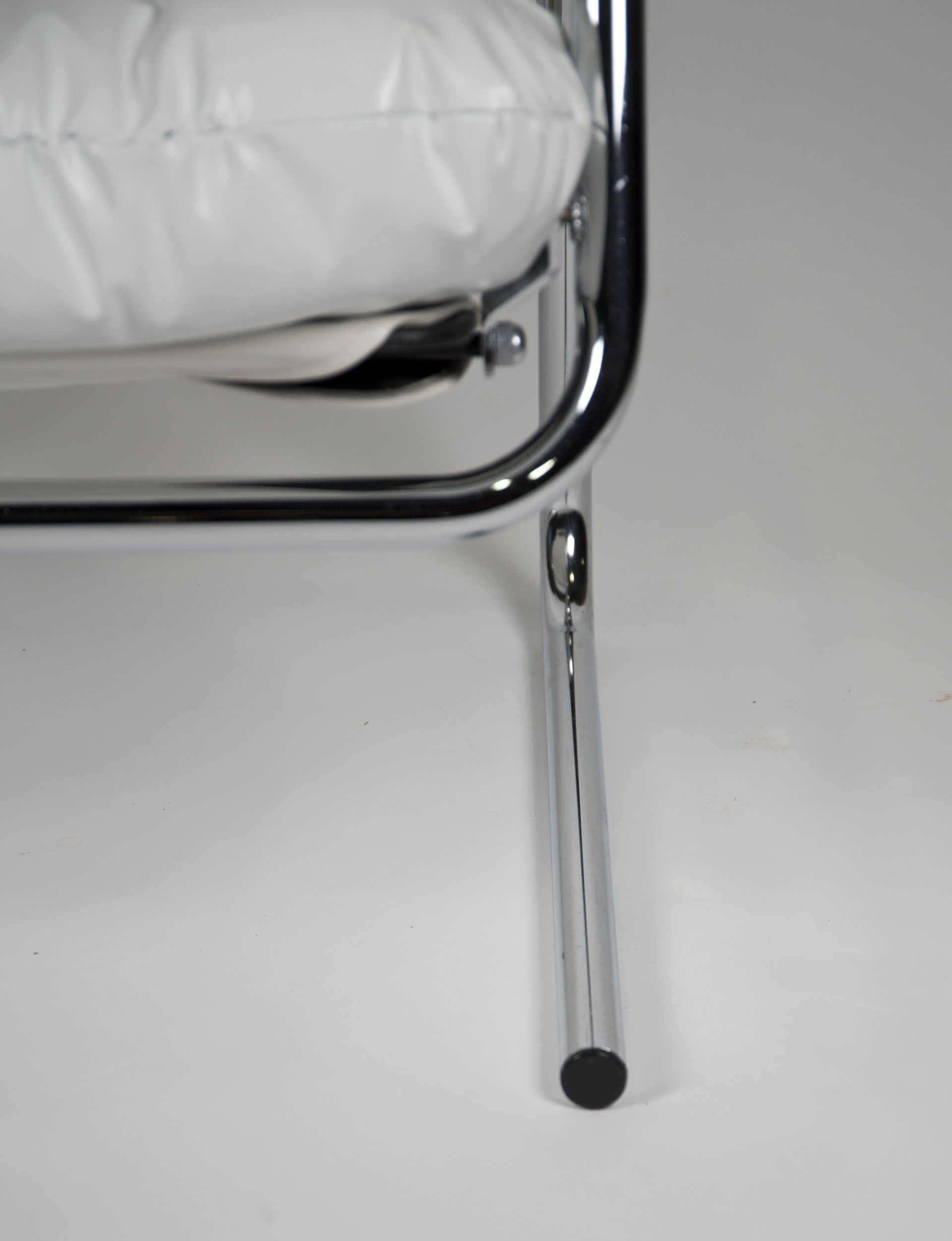 Mid Century Modern White Vinyl Lounge Chair