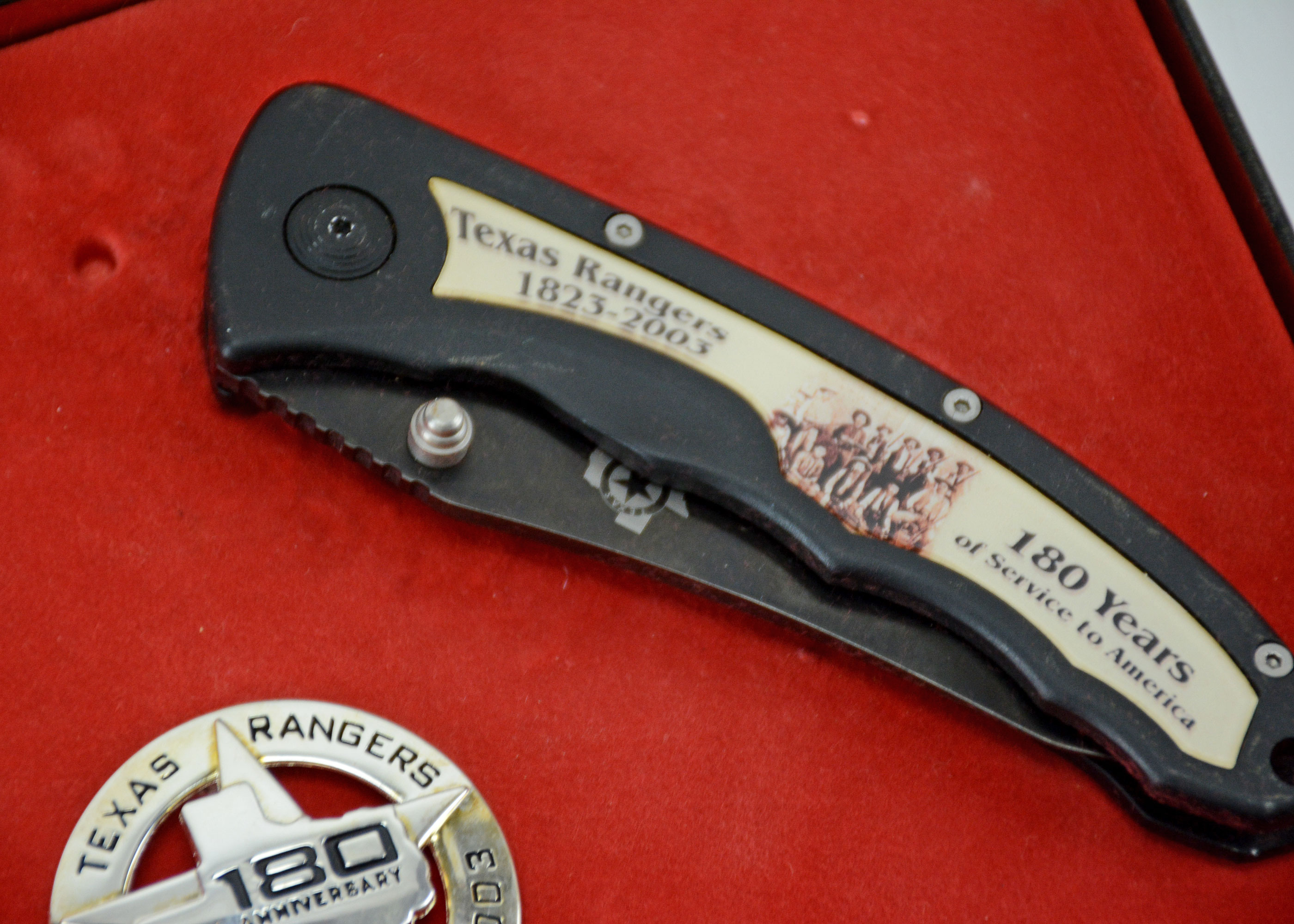 Smith & Wesson Texas Rangers Knife and The American Farmer Knife Set