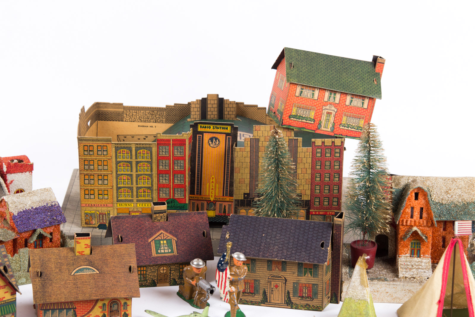 WWI Era Barclay Metal Toy Soldiers with Built-Right Paper Building Assortment