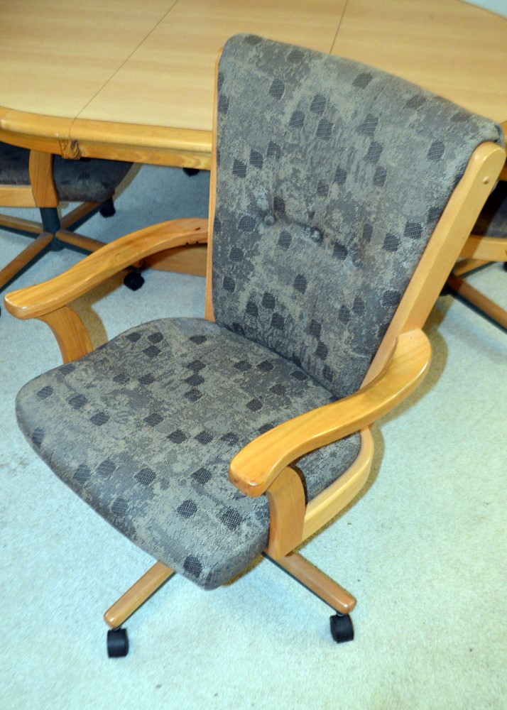 Oak Dinette Set With Casters