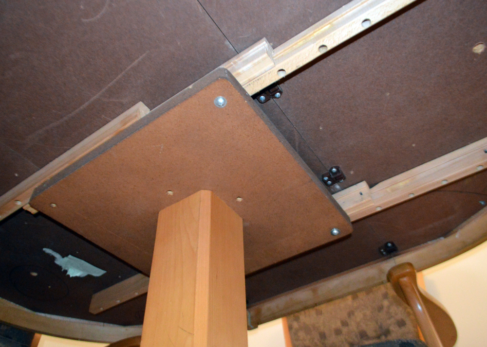 Oak Dinette Set With Casters