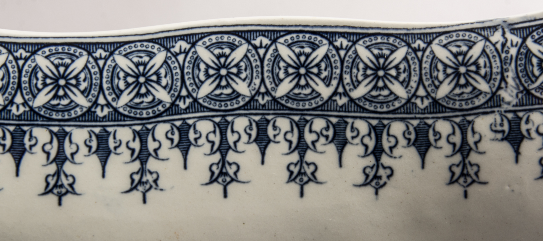 Early 20th Century Royal Worcester Jones McDuffee & Stratton Serving Bowl