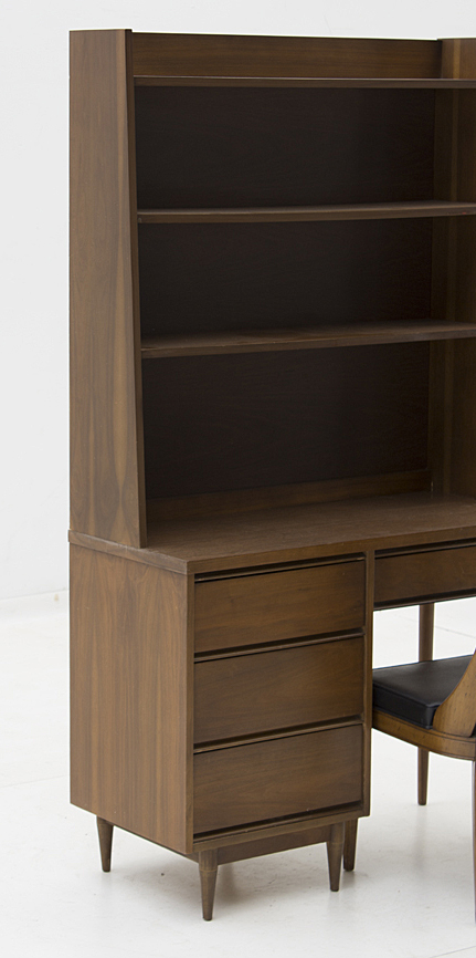 Mid Century Modern "PaceMaker" Desk by Broyhill With Chair