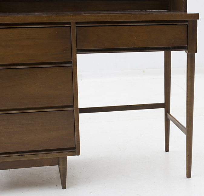Mid Century Modern "PaceMaker" Desk by Broyhill With Chair