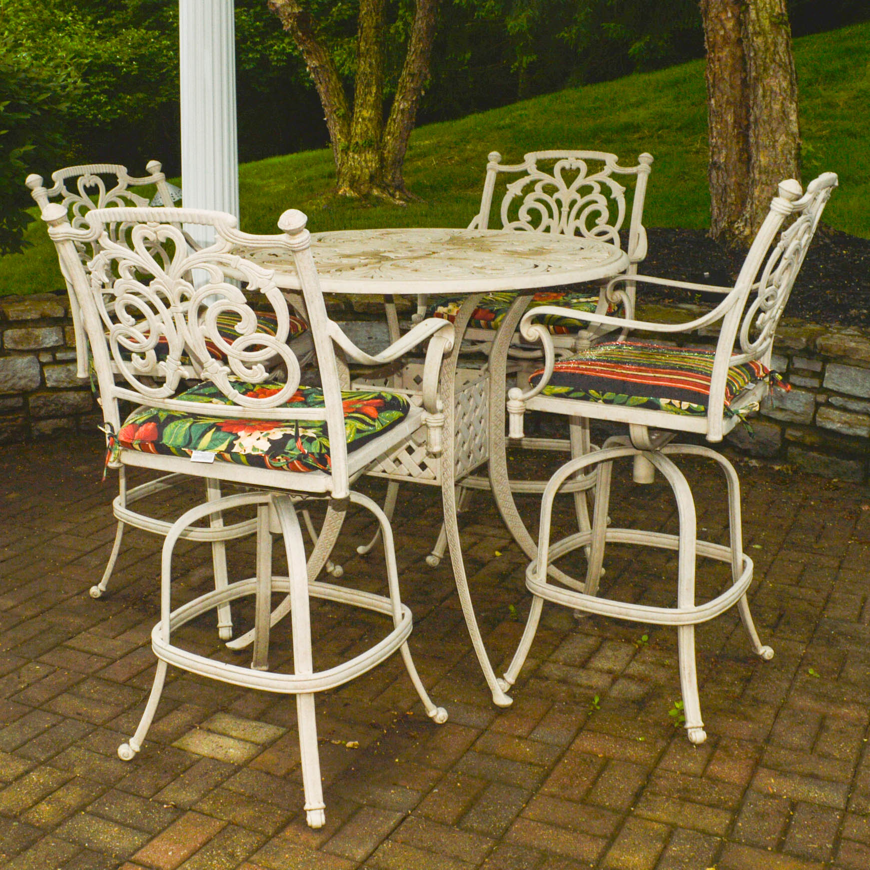 Outdoor Metal Bar Table and Chairs