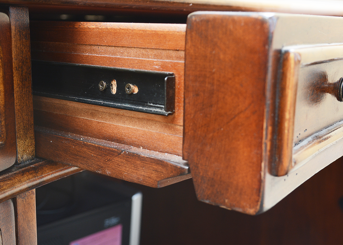 Hooker Kidney-Shaped Executive Desk and Baird Presidential Chair