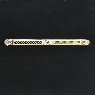 Edwardian 10K Yellow Gold Garnet Glass Doublet Bar Brooch