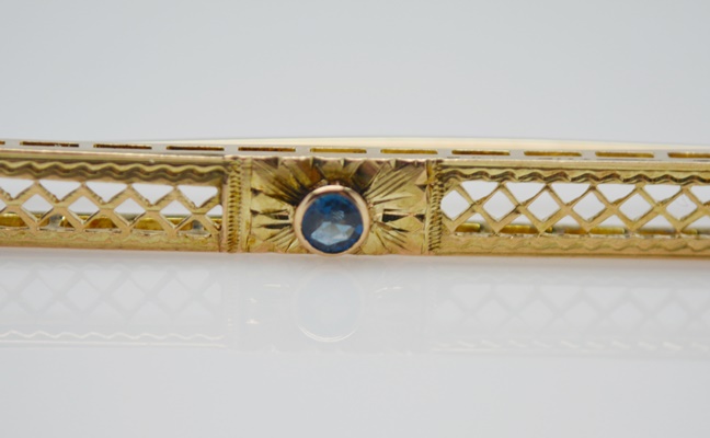 Edwardian 10K Yellow Gold Garnet Glass Doublet Bar Brooch