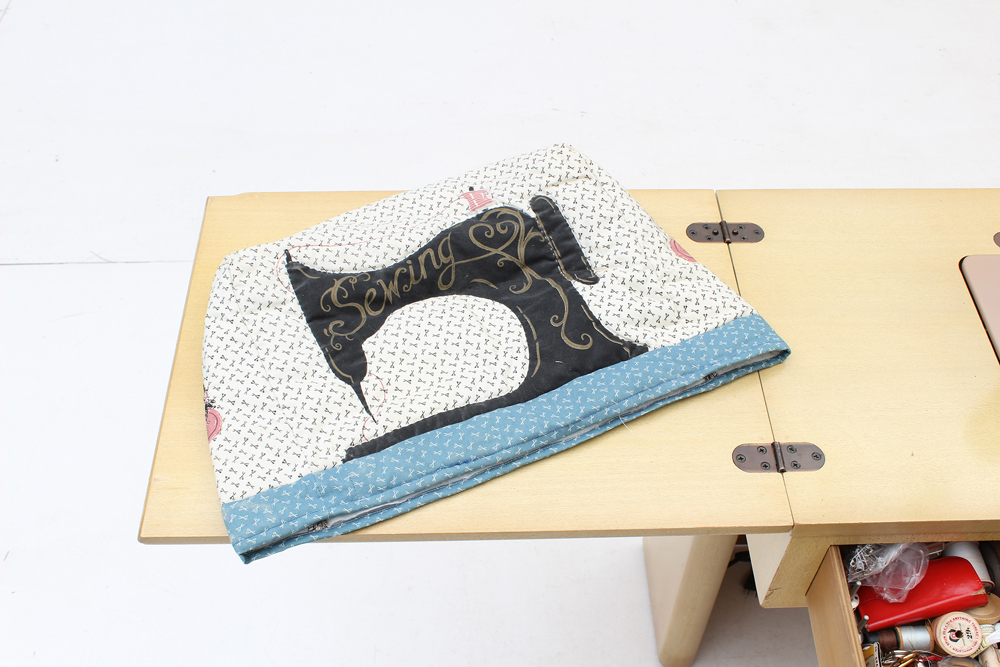 Mid-Century Blonde Singer Sewing Table