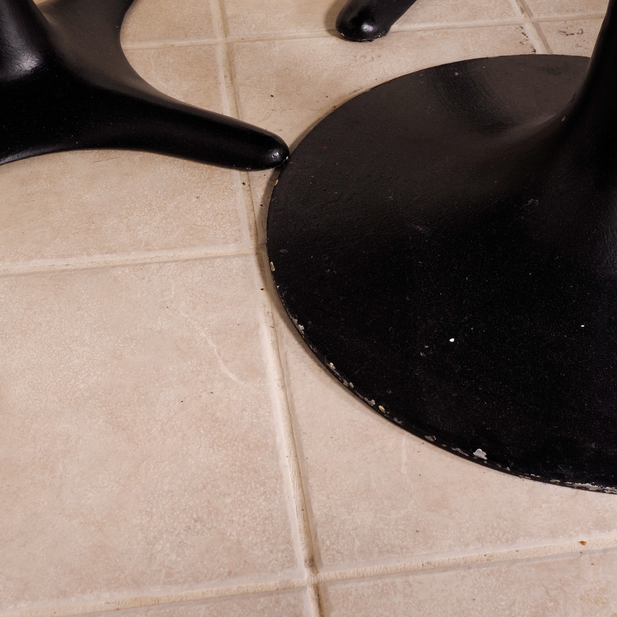 Mid Century Modern Style Tulip Table and Six Chairs