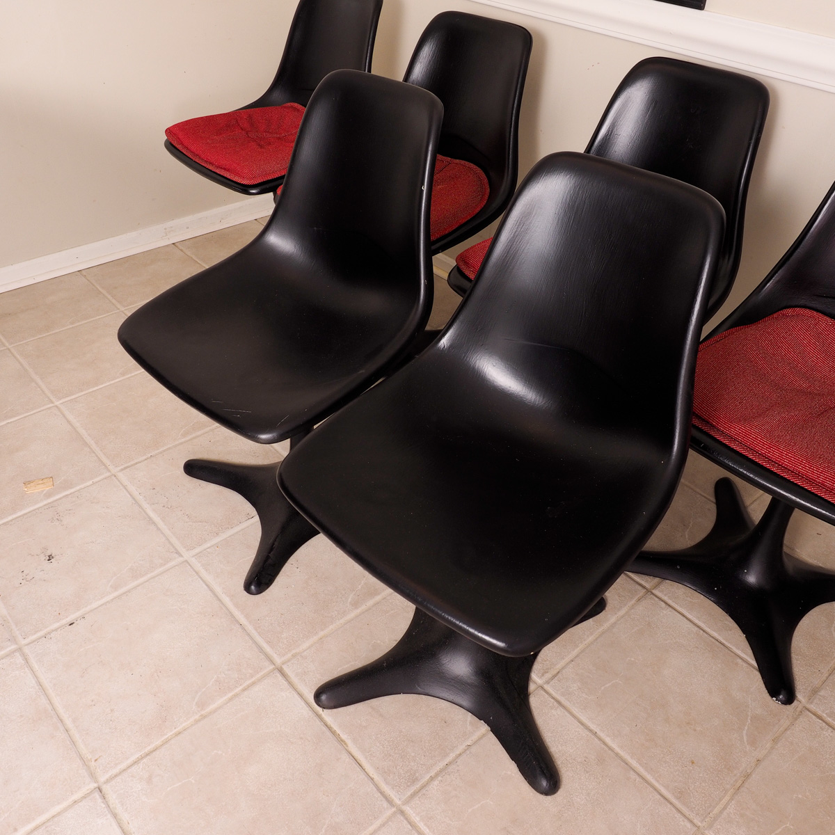 Mid Century Modern Style Tulip Table and Six Chairs