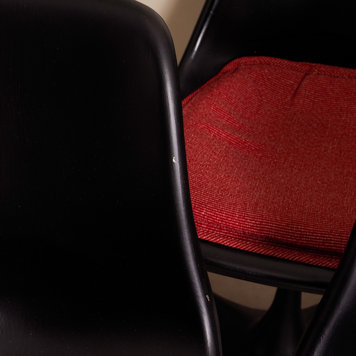 Mid Century Modern Style Tulip Table and Six Chairs